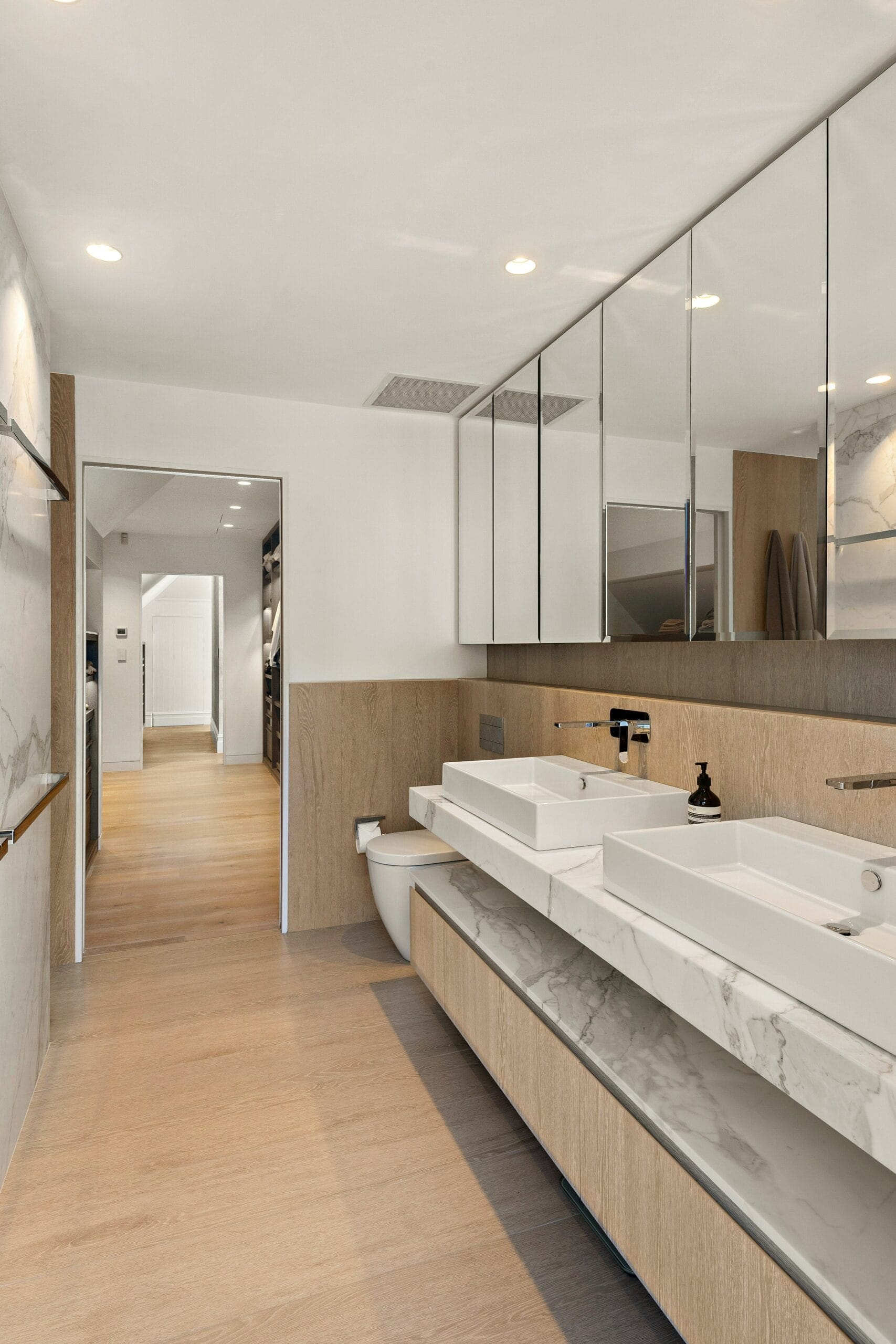 jack and jill bathroom
